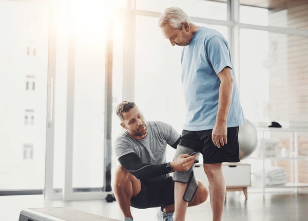 Senior patient using an orthopedic knee brace